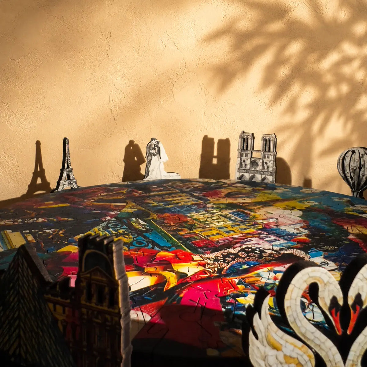 Parisian Love puzzle, lights down, the shadow show beginning.